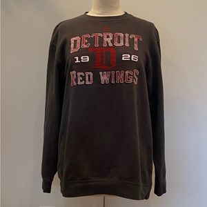 Majestic Mens NHL Detroit Red Wings Gray Sweatshirt w Red Logo / Size XlL